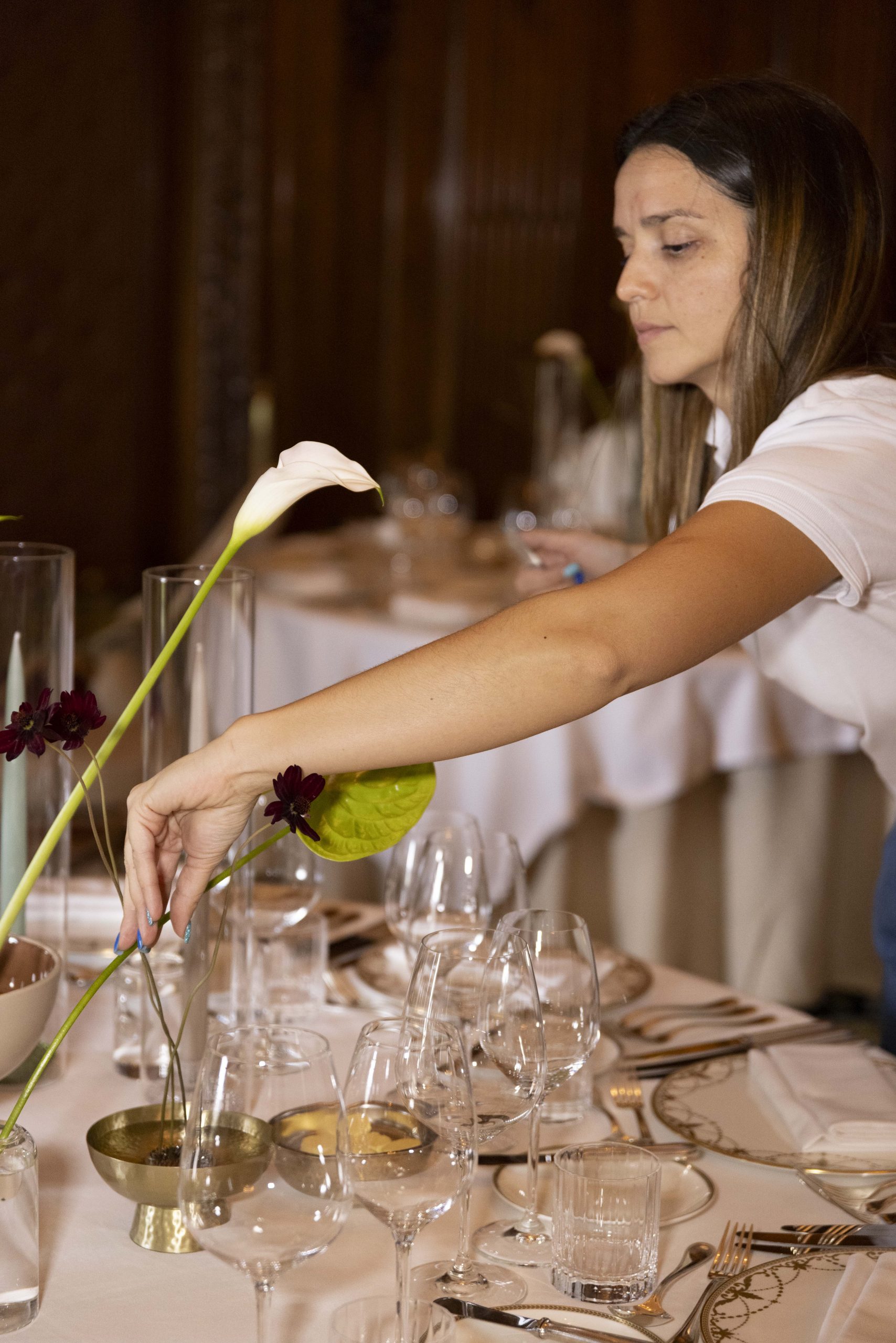 wedding set up-behind the scenes florist arranging wedding centerpieces